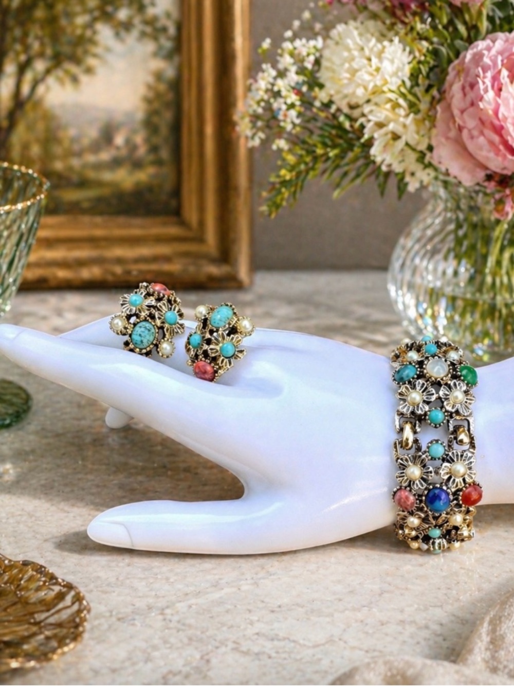 VINTAGE 1950/1960s Multicolor Floral Bracelet and Clip Earrings Set